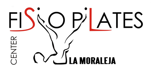 Logotipo para "Fisiopilates Center La Moraleja" con texto estilizado y dibujo lineal de una persona haciendo estiramientos, integrado en la palabra "Fisiopilates". También se incluyen las palabras "Center" y "La Moraleja".
